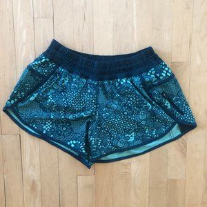 Lululemon Tracker Short III - Green Paisley